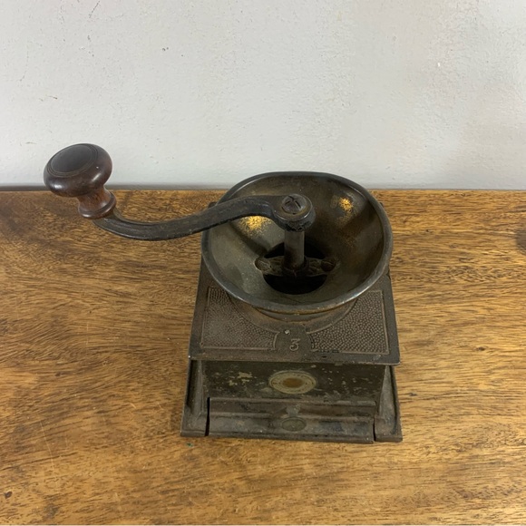 Vintage Iron clark and co made in England coffee grinder - Picture 2 of 8